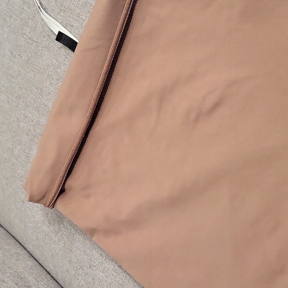 Aritzia Babaton Contour Hip Tube Top - Picture 6 of 6